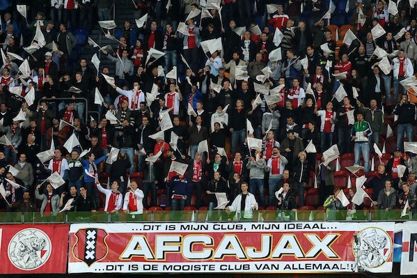 L’Ajax: “Basta bambini con i cartelli allo stadio, i genitori pensano che i figli abbiano diritto a tutto”