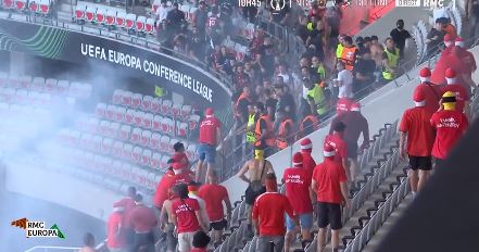 Nizza-Colonia, gravi scontri tra ultras. Sette feriti, due gravi (VIDEO)