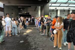 Napoli, a Piazza Garibaldi venti minuti per fare un biglietto della metropolitana item-thumbnail
