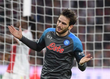 CorSport: per Kvara il calcio è di tutti, il calcio di Leao coinvolge solo se stesso CorSport: per Kvara il calcio è di tutti, il calcio di Leao coinvolge solo se stesso