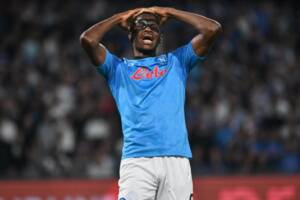 Osimhen, l’agente: «Non si infortuna perché è fragile, subisce colpi duri» item-thumbnail