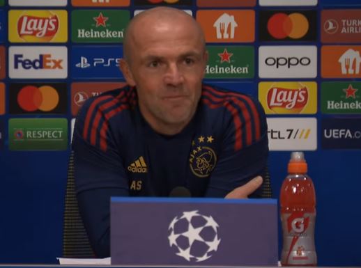 Sneijder furioso con Schreuder per non aver effettuato cambi Sneijder furioso con Schreuder per non aver effettuato cambi