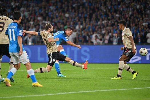 Blind: «Il Napoli è forte e ha calciatori belli da veder giocare, ma il modello Ajax è diverso» Blind: «Il Napoli è forte e ha calciatori belli da veder giocare, ma il modello Ajax è diverso»