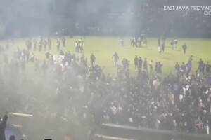 Il New York Times: «Strage in Indonesia come la finale di Parigi: spesso è colpa della polizia» item-thumbnail