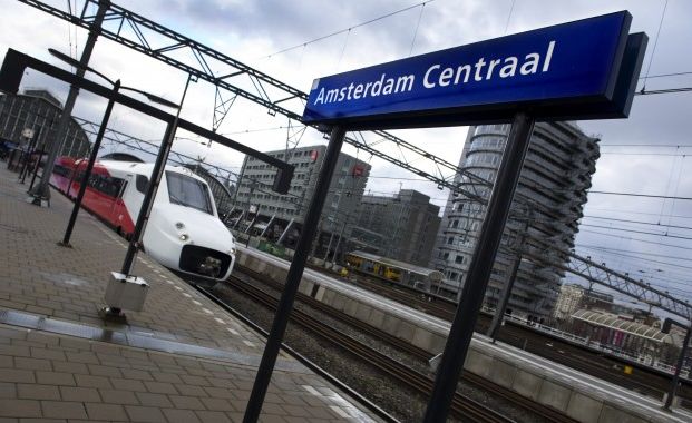 La polizia olandese ha fermato 103 tifosi del Napoli ad Amsterdam La polizia olandese ha fermato 103 tifosi del Napoli ad Amsterdam