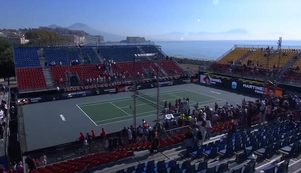 L’amaro reportage de L’Equipe sul torneo Atp Napoli: «A parte il panorama, è tutto amatoriale» L’amaro reportage de L’Equipe sul torneo Atp Napoli: «A parte il panorama, è tutto amatoriale»