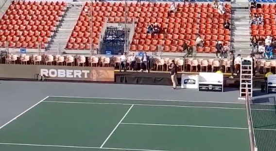 Campi troppo umidi, ma nell’hotel ufficiale dell’Atp Napoli manca l’acqua Campi troppo umidi, ma nell’hotel ufficiale dell’Atp Napoli manca l’acqua