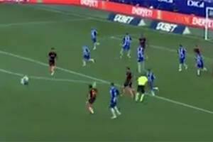 Valencia, una papera clamorosa del portiere dell’Espanyol regala il pareggio a Gattuso – VIDEO item-thumbnail