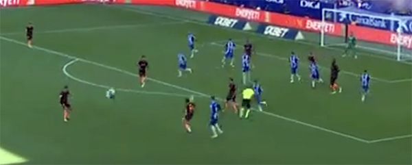 Valencia, una papera clamorosa del portiere dell’Espanyol regala il pareggio a Gattuso – VIDEO Valencia, una papera clamorosa del portiere dell’Espanyol regala il pareggio a Gattuso – VIDEO