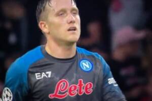 Dall’Olanda: «Il Napoli poteva segnare dieci gol all’Ajax, un’umiliazione» item-thumbnail