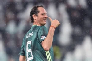 Juventus Elkann Tutta la Juve sapeva La Stampa di Elkann calvo Gruppo Gedi Juventus Elkann vuole vendere la Juventus Juve squalifica Uefa