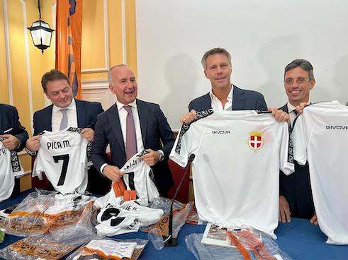 Il principe Filiberto “cacciato” dai tifosi della Real Aversa: «Lascio, questi non parlano nemmeno italiano»