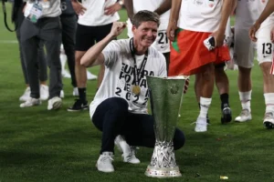 Napoli Eintracht korbel