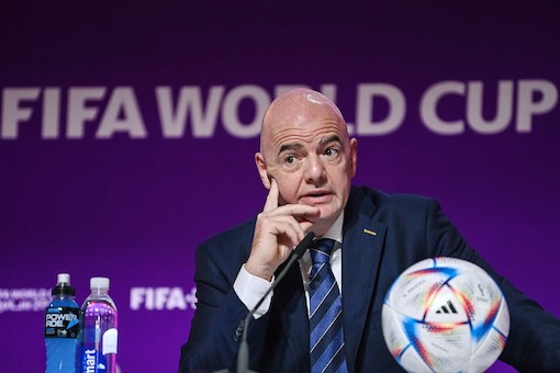 Mondiali Qatar, La Fifa autorizza le bandiere arcobaleno all’interno degli stadi