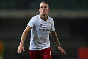 Roma, Karsdorp è ormai un ex, Mourinho lo fa allenare solo per non ostacolarne la cessione (Messaggero) item-thumbnail