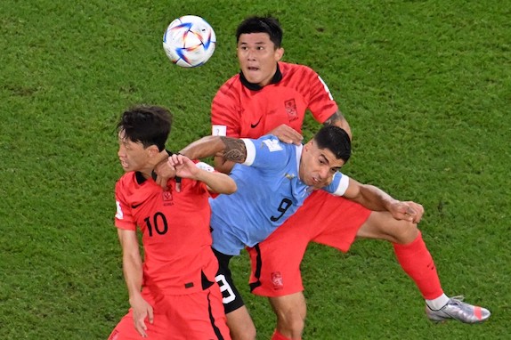 Sfida a distanza tra Olivera e Kim, vince l’Uruguay 2-1 contro la Corea del Sud