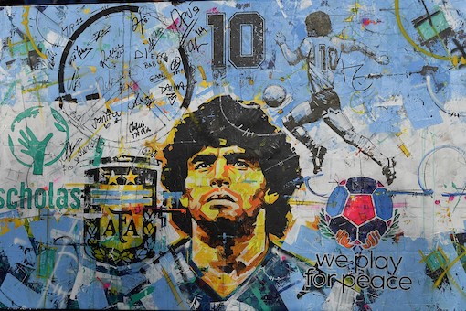 Incanto, estro, genio, così il Napoli ricorda Maradona