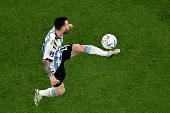 Messi salva un’Argentina imbarazzante, Scaloni sostituisce Lautaro per disperazione (Gazzetta)