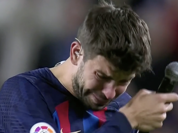 Piqué saluta il Camp Nou e scoppia in lacrime