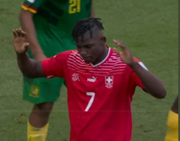 Lo “svizzero” Embolo segna al suo Camerun e non esulta: il gol dell’ex come nei club