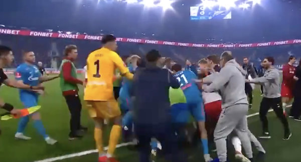Zenit-Spartak, rissa in campo con calci e pugni. 6 espulsi VIDEO