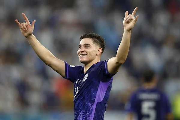 Julian Alvarez: «Mio padre mi disse: “niente sigarette, tatuaggi e alcol”. A 11 anni avrei potuto giocare per il Real»