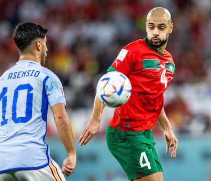 Amrabat: «Ho detto a Ten Hag che se vuole posso giocare anche in porta» Amrabat: «Ho detto a Ten Hag che se vuole posso giocare anche in porta»