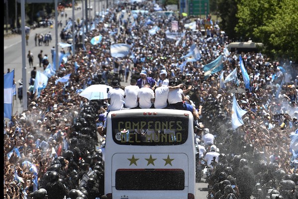 L’autista del bus dell’Argentina è l’unico che non se l’è goduta: «Non sapevo nemmeno dov’ero»