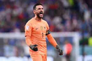 Lloris lascia la Francia: «Non potrei mai destabilizzare i miei avversari ai rigori, non sarei io» item-thumbnail