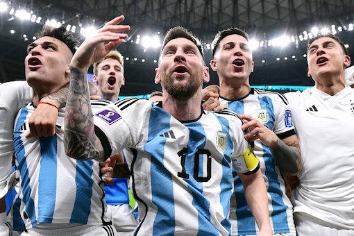 Messi non sta diventando Maradona, anzi: si sta liberando di Diego (Guardian)