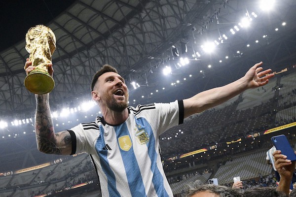 Messi: «La coppa è anche di chi finora non l’aveva vinta, e di Diego che ci ha incoraggiati dal cielo»