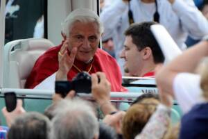 Ratzinger: «Quel poco che so della morale, l’ho appreso sui campi di calcio e dal teatro» item-thumbnail