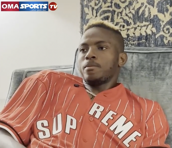 Osimhen: «Per arrivare dove sono, ho dovuto superare un sacco di ostacoli, di odio, di pugnalate alle spalle» Osimhen: «Per arrivare dove sono, ho dovuto superare un sacco di ostacoli, di odio, di pugnalate alle spalle»