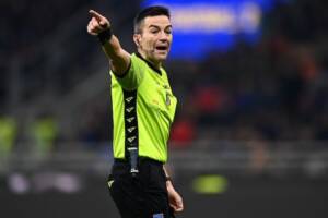 Rapuano bocciato anche dalla milanese Gazzetta: non ammonisce Calanhoglu, espelle Simeone item-thumbnail