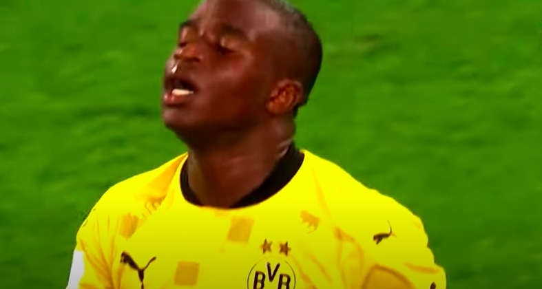 La giovane stella del Borussia Dortmund Moukoko potrebbe aver mentito sulla sua età