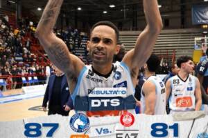 Basket, impresa del Napoli: battuta l’Olimpia Milano all’overtime item-thumbnail