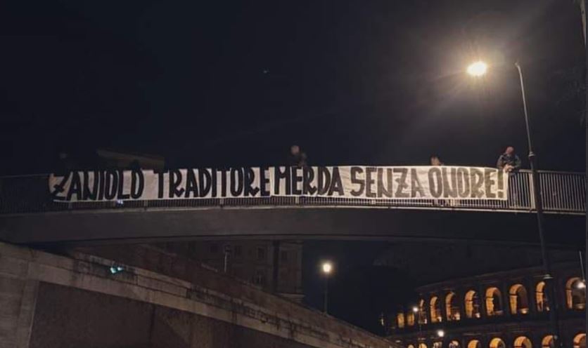 Gli ultras della Roma contro Zaniolo: «Traditore merda senza onore»