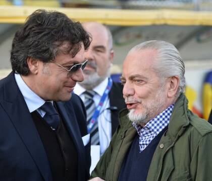 Giuntoli abbraccia De Laurentiis e gli sussurra: «Grazie di tutto» (VIDEO) Giuntoli abbraccia De Laurentiis e gli sussurra: «Grazie di tutto» (VIDEO)