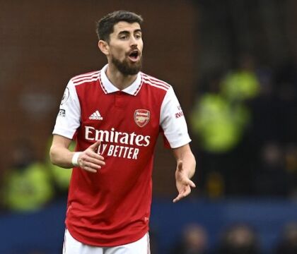 Arsenal Tottenham 2 2, Jorginho regala palla per il gol di Son VIDEO Arsenal Tottenham 2 2, Jorginho regala palla per il gol di Son VIDEO