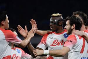 Il Napoli non ha più paura della scaramanzia: ha persino riproposto la maglia di San Valentino (Gazzetta) item-thumbnail