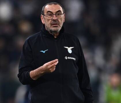 Sarri ha ricevuto la telefonata di De Laurentiis ma vuole vincere lo scudetto con la Lazio (Il Messaggero) Sarri ha ricevuto la telefonata di De Laurentiis ma vuole vincere lo scudetto con la Lazio (Il Messaggero)