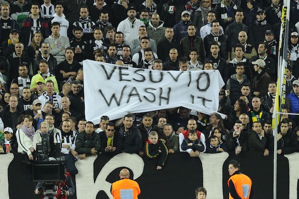 Juventus, curva a rischio chiusura: la Procura Figc ha annotato i cori contro i napoletani e Gravina Juventus, curva a rischio chiusura: la Procura Figc ha annotato i cori contro i napoletani e Gravina
