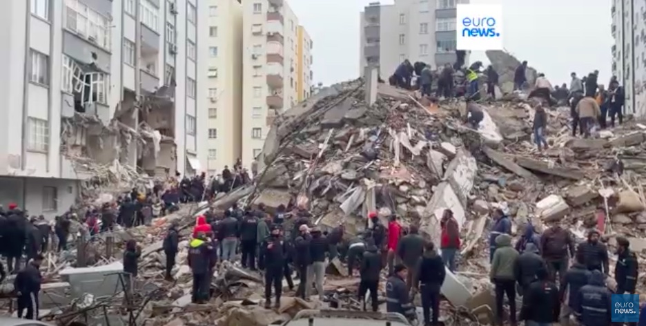 Terremoto in Turchia, tra i dispersi c’è anche l’ex Chelsea Atsu