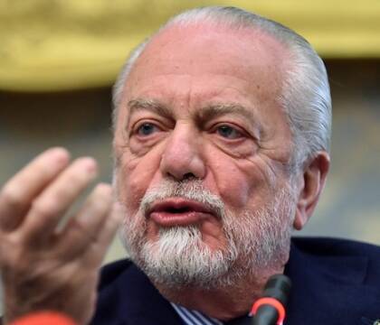 De Laurentiis alla Rai: «Il prossimo allenatore del Napoli? «Potresti essere tu. Napoli ti aiuta molto» De Laurentiis alla Rai: «Il prossimo allenatore del Napoli? «Potresti essere tu. Napoli ti aiuta molto»