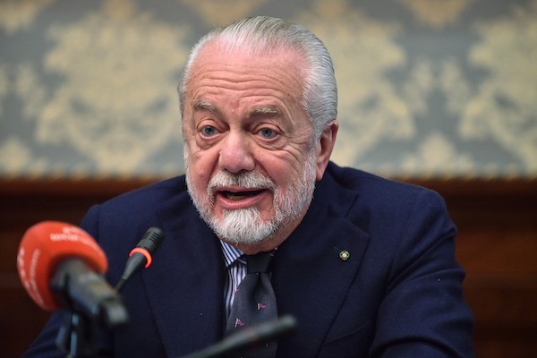 De Laurentiis, un uomo solo al comando in un clima di venerazione plebiscitaria