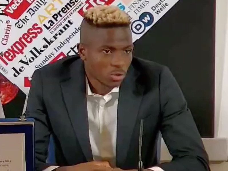 Osimhen: «Napoli è una città che non conosce razzismo. Lavoro duro per giocare un giorno in Premier» Osimhen: «Napoli è una città che non conosce razzismo. Lavoro duro per giocare un giorno in Premier»
