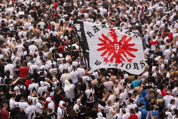 Repubblica: a Napoli bombe carta e pietre sugli ultras dell’Eintracht