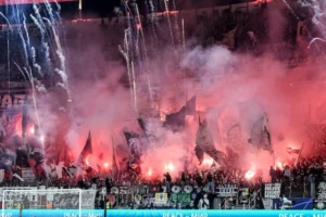 tifosi Eintracht Il Napoli polizia Uefa calcio
