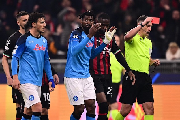«Vergogna». L’arbitro Kovacs contestato dai giornalisti in mixed zone dopo Milan-Napoli (VIDEO)