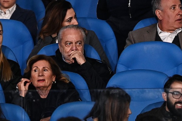 De Laurentiis non andrà a Udine, guarderà la partita allo stadio con i tifosi (CorSport)